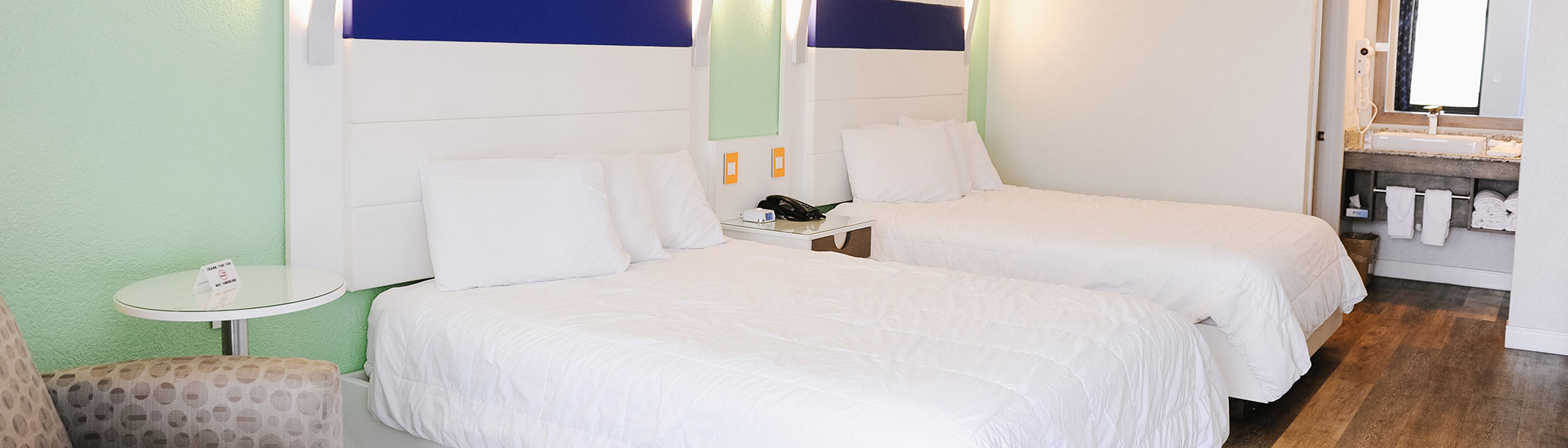 2 Queen Beds Room