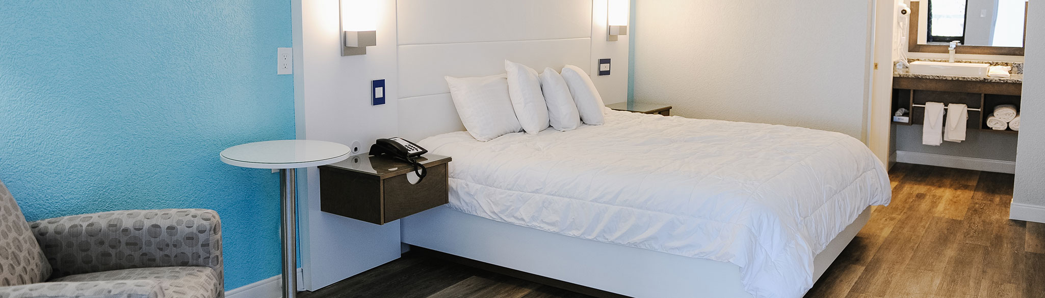 1 King Bed Room